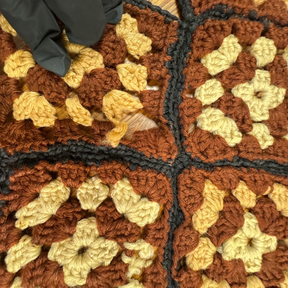 Vintage Handmade Granny Square Afghan Brown Pink Cream Crochet Throw 70s - Picture 9 of 12